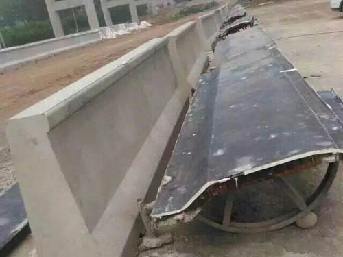 高速公路防撞墙华体会官方网页版.jpg